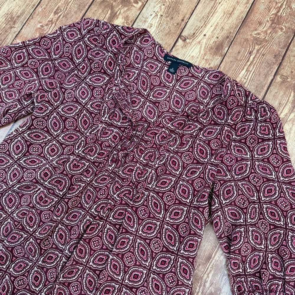 Banana Republic Silk Blouse Womens Small Burgundy Geometric Pintuck 3/4 Sleeve